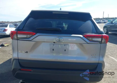 2024 Toyota Rav4 Xle Premium z USA, uszkodzony, nr VIN 2T3A1RFV2RC484062